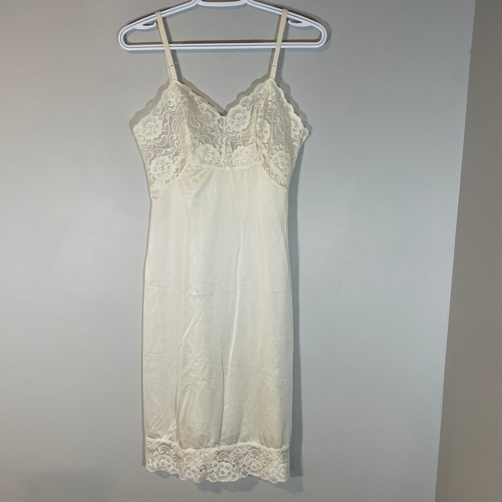 Lorraine Vintage Ivory Nylon Full Slip Lace Trim Adjustable‎ Straps Tall 34